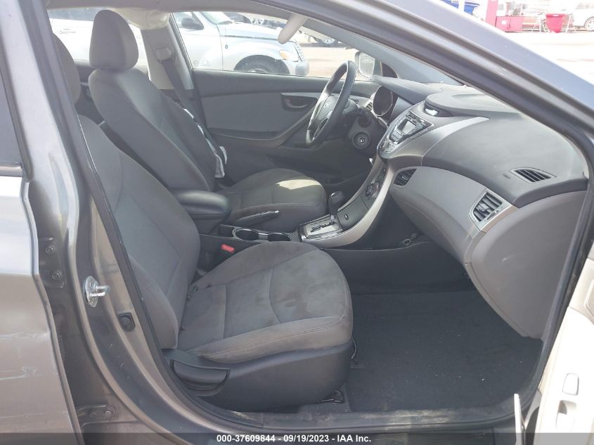 Photo 4 VIN: 5NPDH4AE4DH213747 - HYUNDAI ELANTRA 