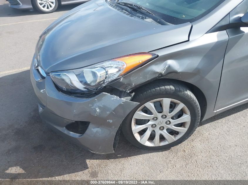 Photo 5 VIN: 5NPDH4AE4DH213747 - HYUNDAI ELANTRA 