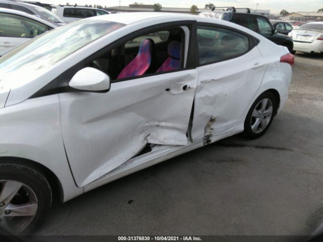 Photo 5 VIN: 5NPDH4AE4DH242228 - HYUNDAI ELANTRA 