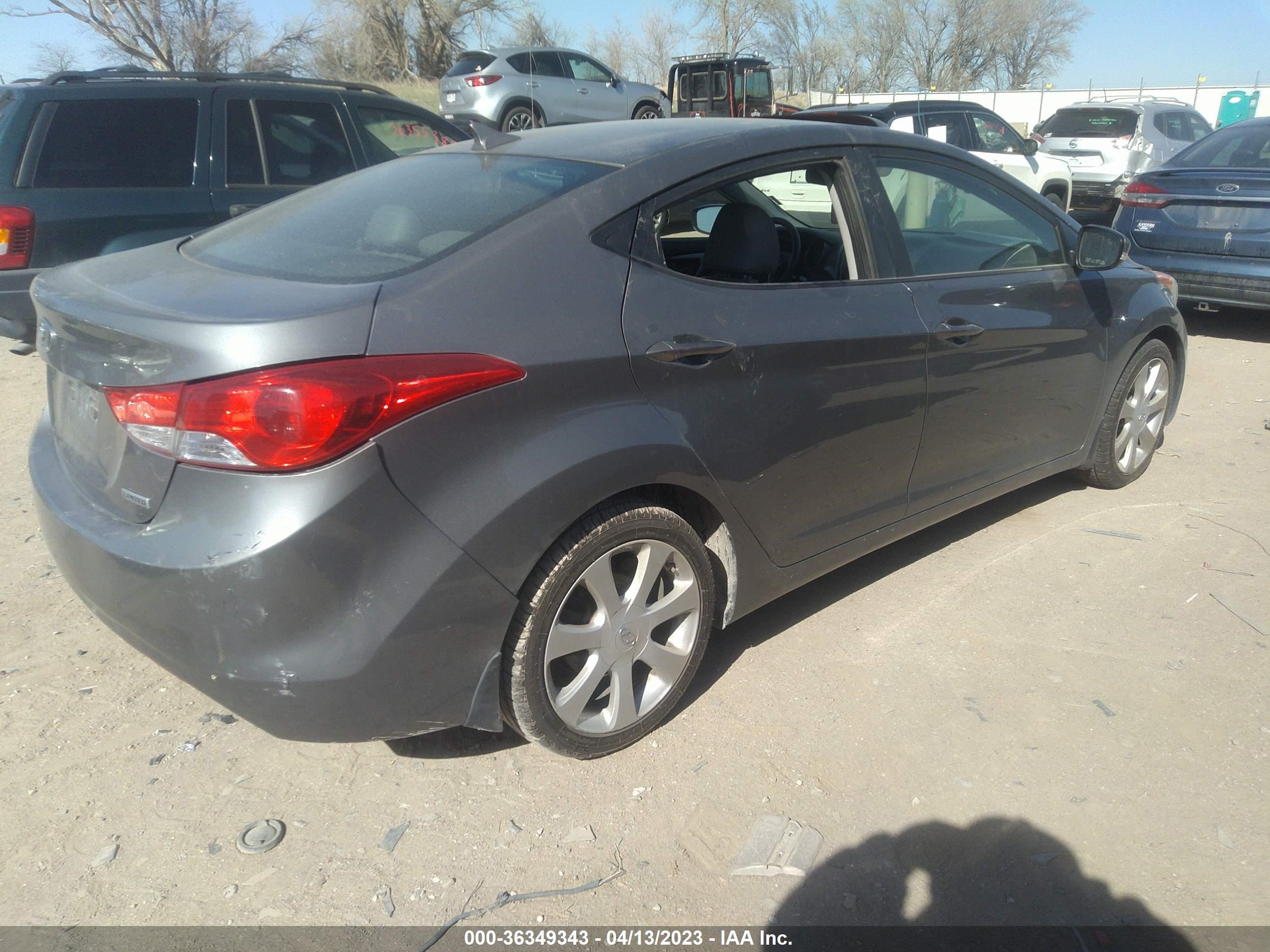 Photo 3 VIN: 5NPDH4AE4DH261815 - HYUNDAI ELANTRA 