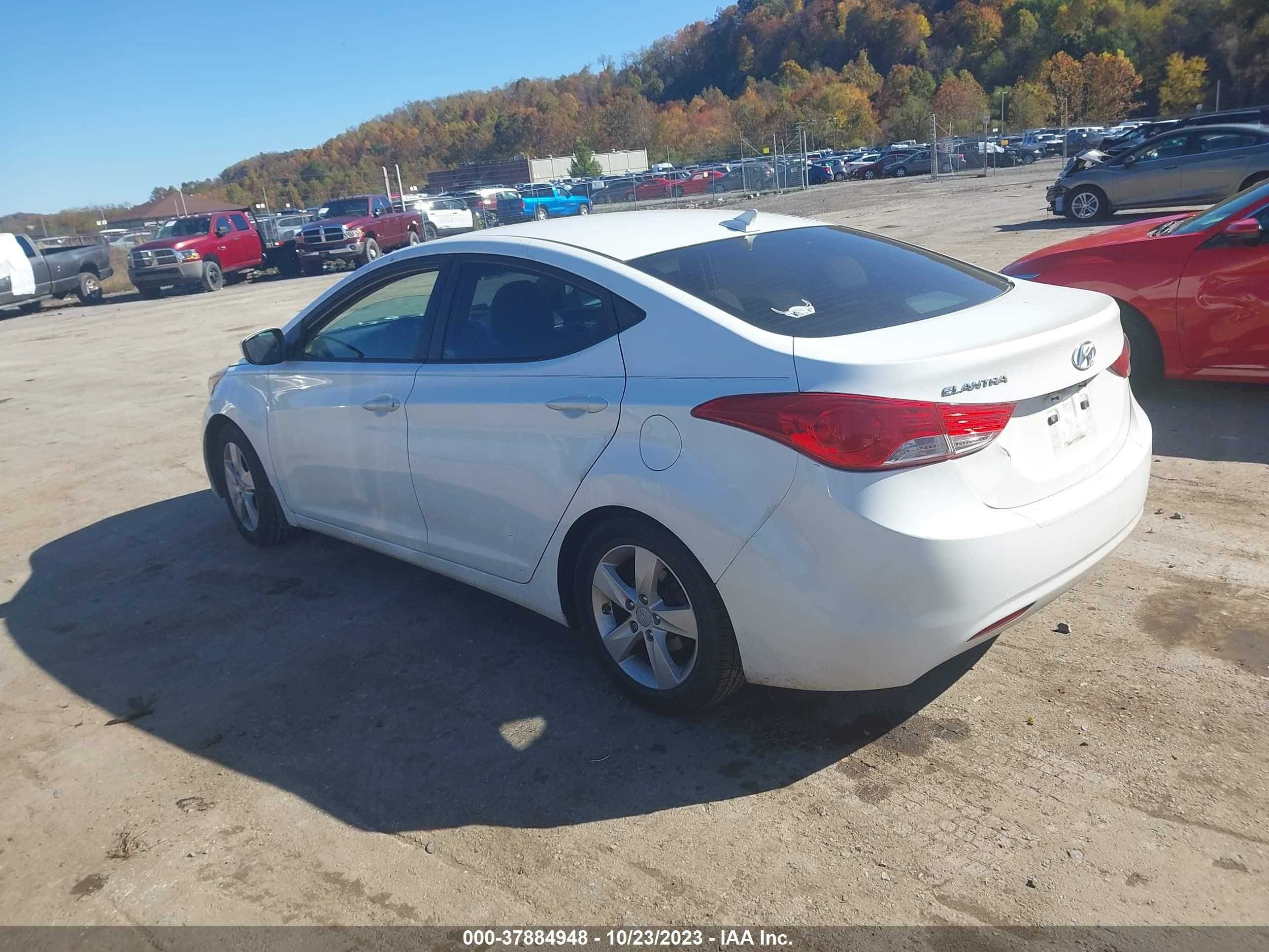 Photo 2 VIN: 5NPDH4AE4DH295527 - HYUNDAI ELANTRA 