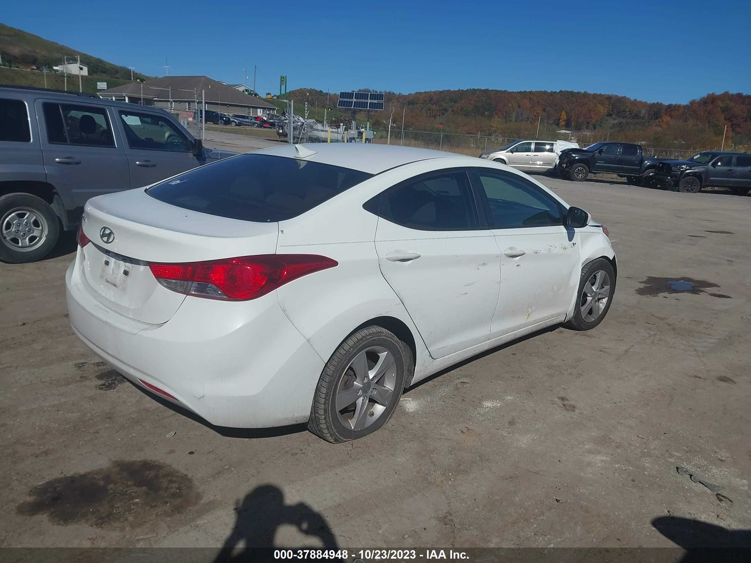 Photo 3 VIN: 5NPDH4AE4DH295527 - HYUNDAI ELANTRA 