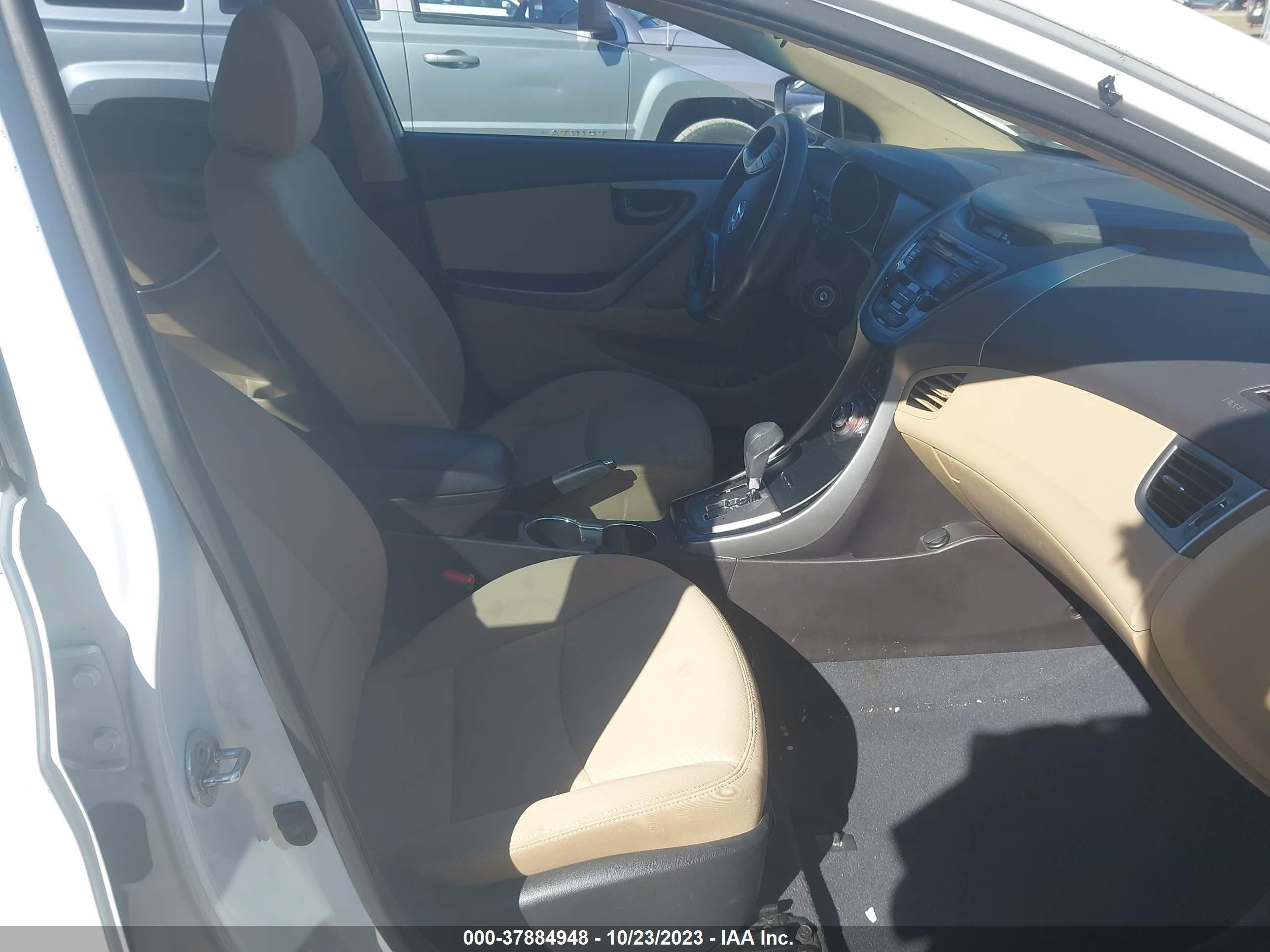 Photo 4 VIN: 5NPDH4AE4DH295527 - HYUNDAI ELANTRA 