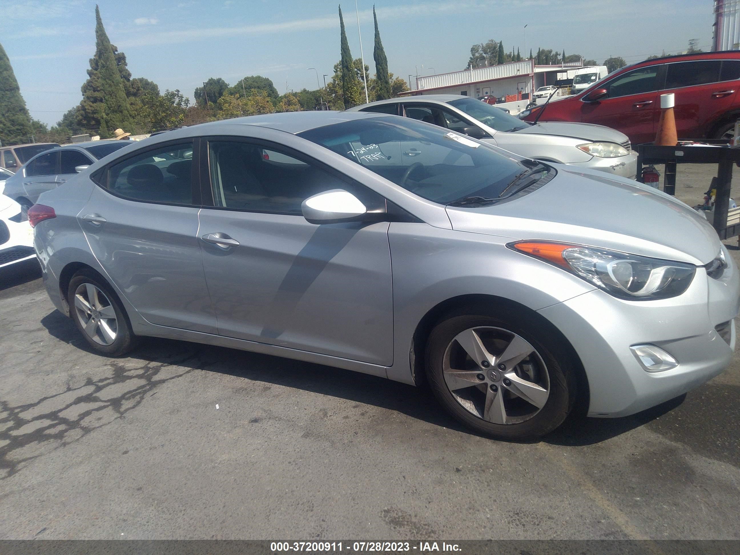 Photo 11 VIN: 5NPDH4AE4DH302993 - HYUNDAI ELANTRA 