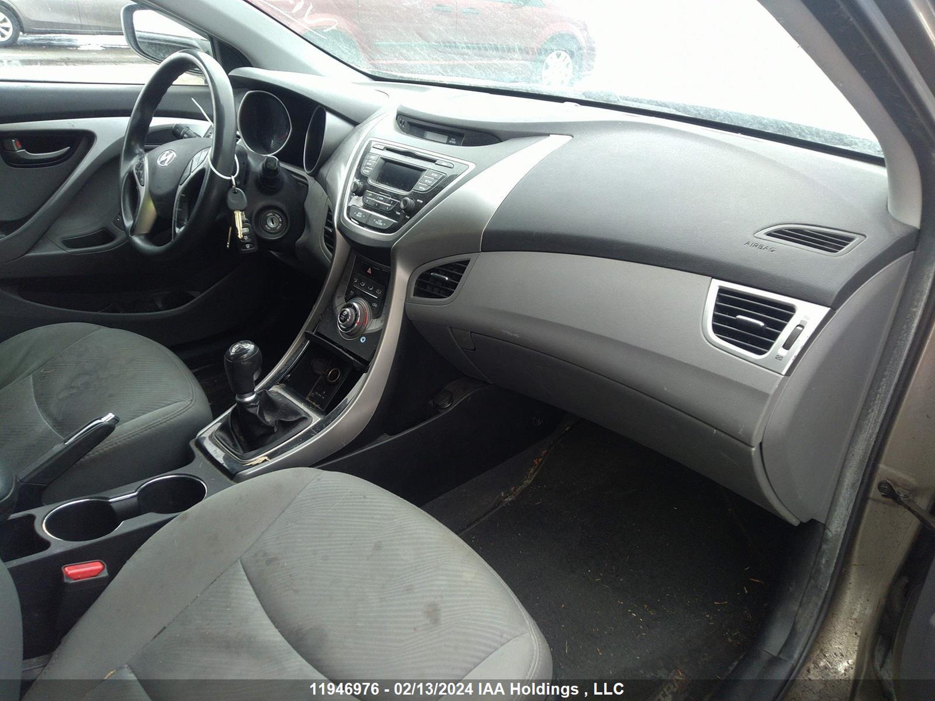 Photo 4 VIN: 5NPDH4AE4DH305425 - HYUNDAI ELANTRA 