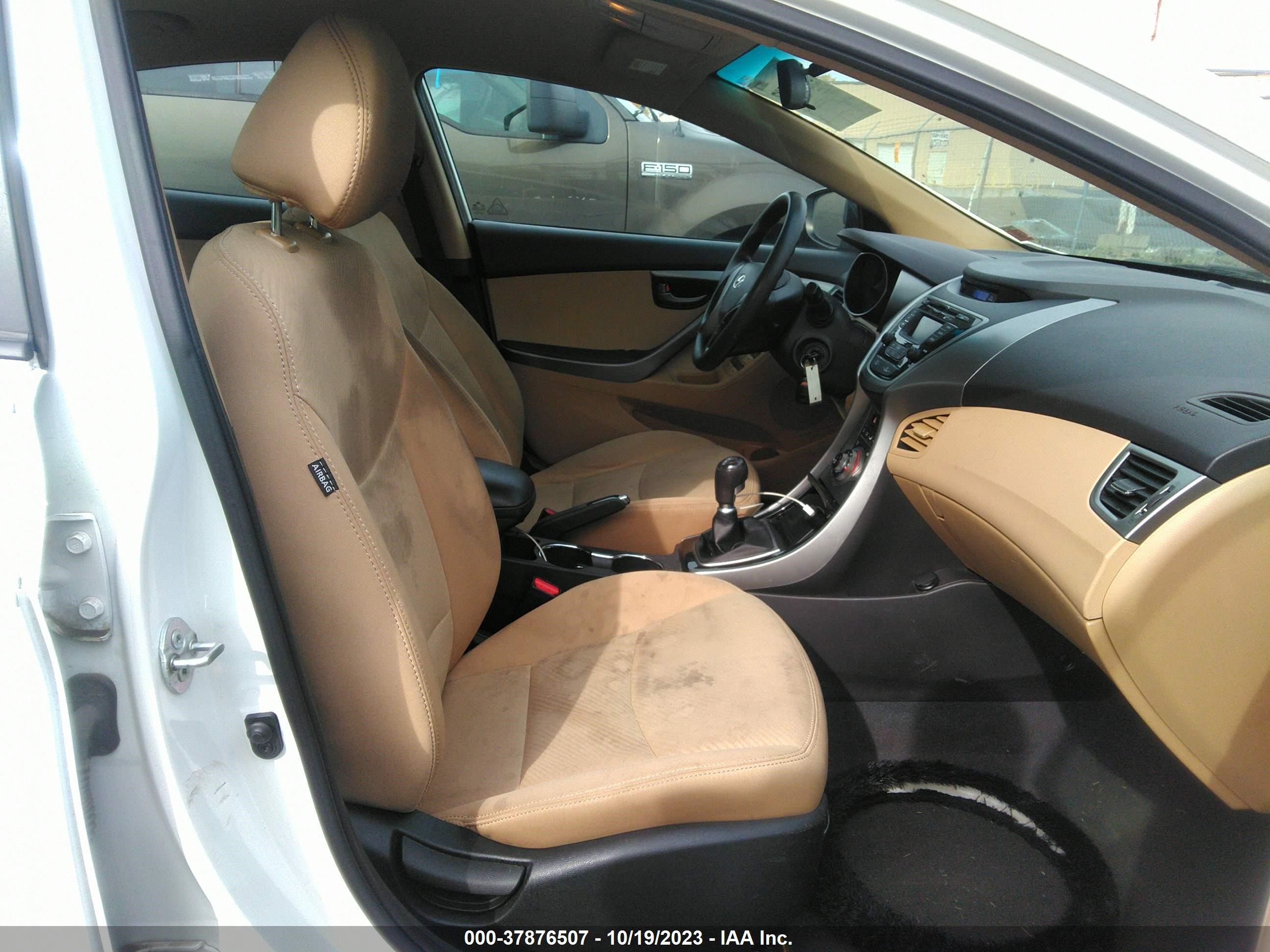 Photo 4 VIN: 5NPDH4AE4DH320720 - HYUNDAI ELANTRA 