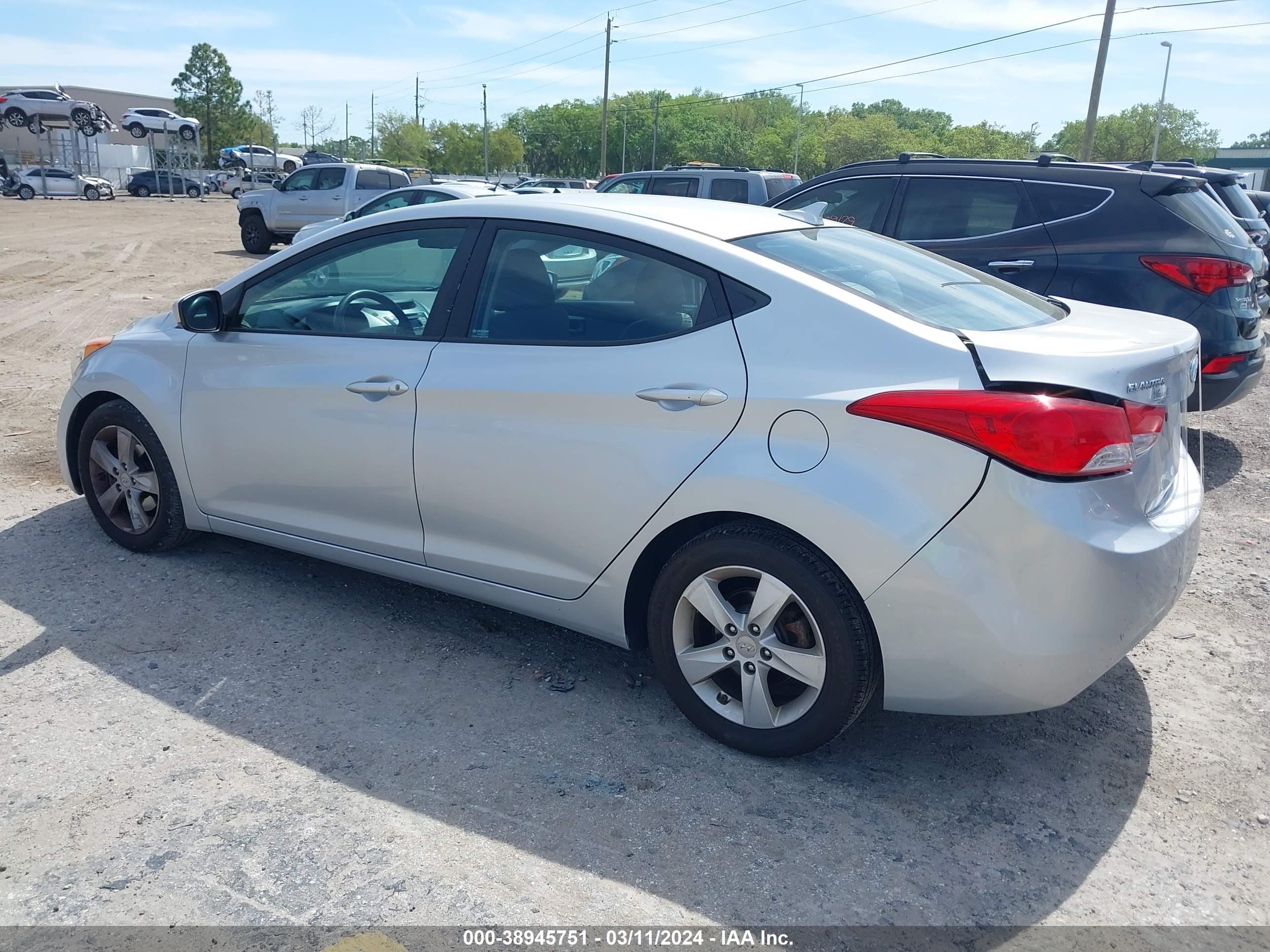 Photo 2 VIN: 5NPDH4AE4DH323598 - HYUNDAI ELANTRA 