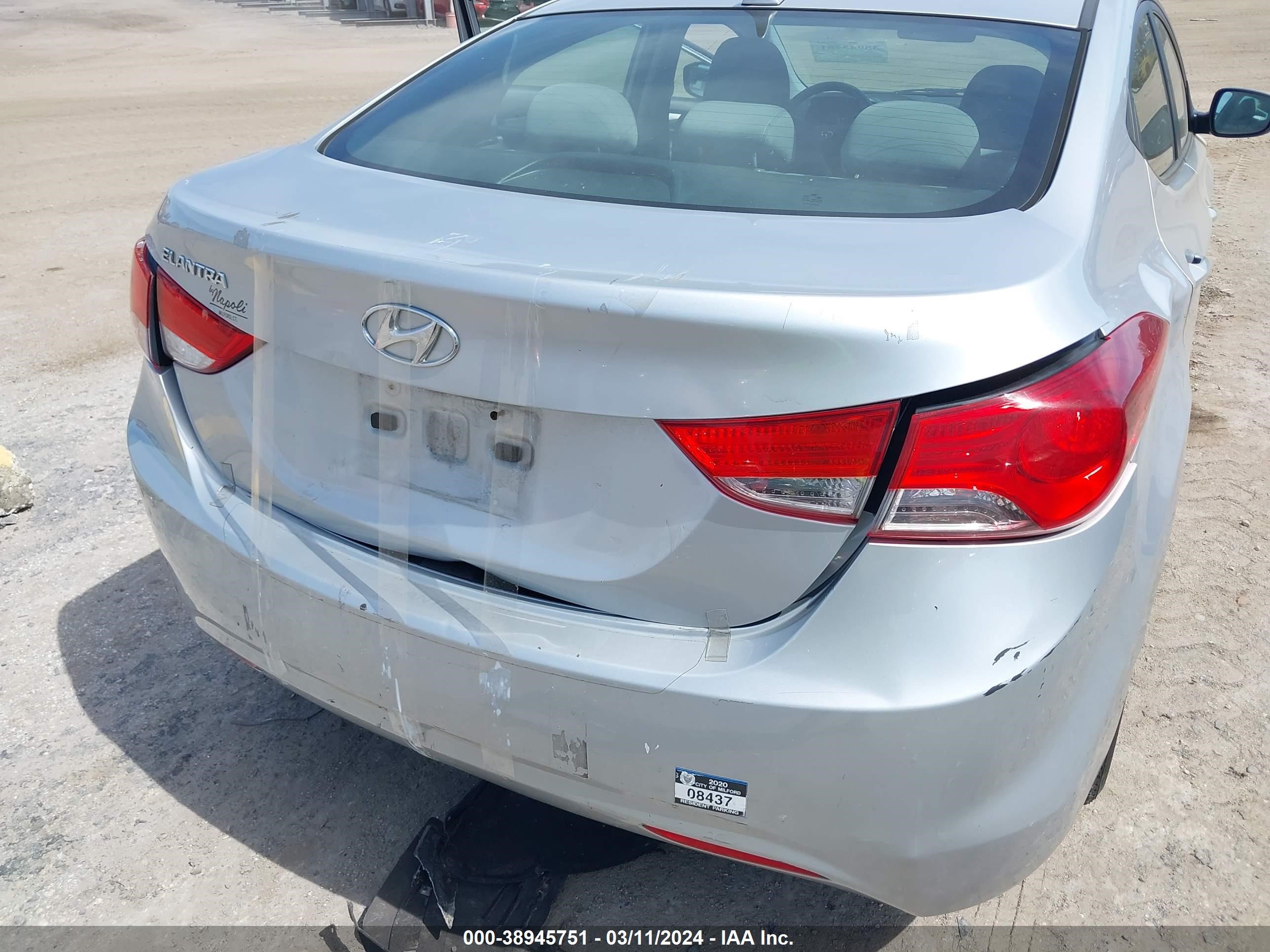 Photo 5 VIN: 5NPDH4AE4DH323598 - HYUNDAI ELANTRA 