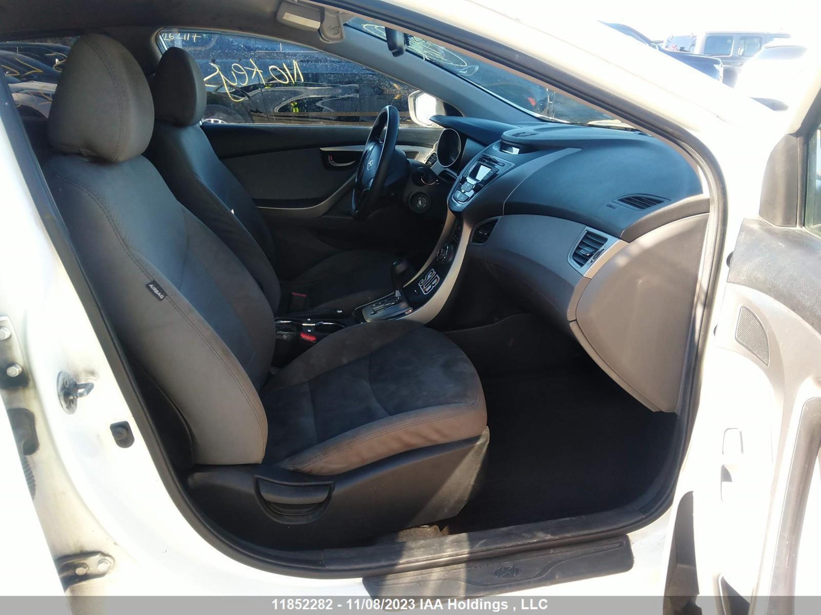 Photo 4 VIN: 5NPDH4AE4DH324038 - HYUNDAI ELANTRA 