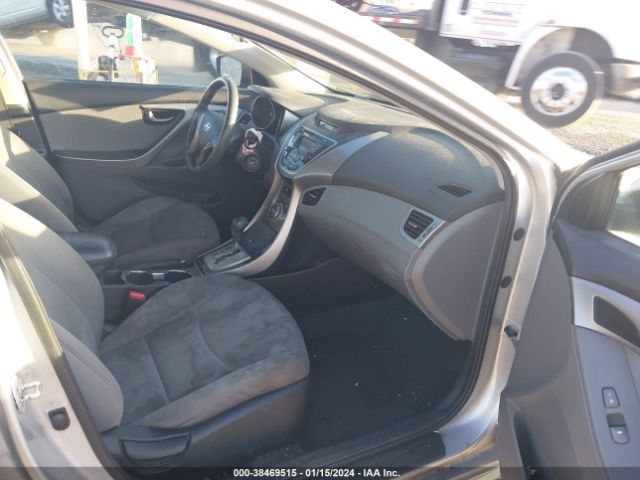 Photo 4 VIN: 5NPDH4AE4DH332740 - HYUNDAI ELANTRA 