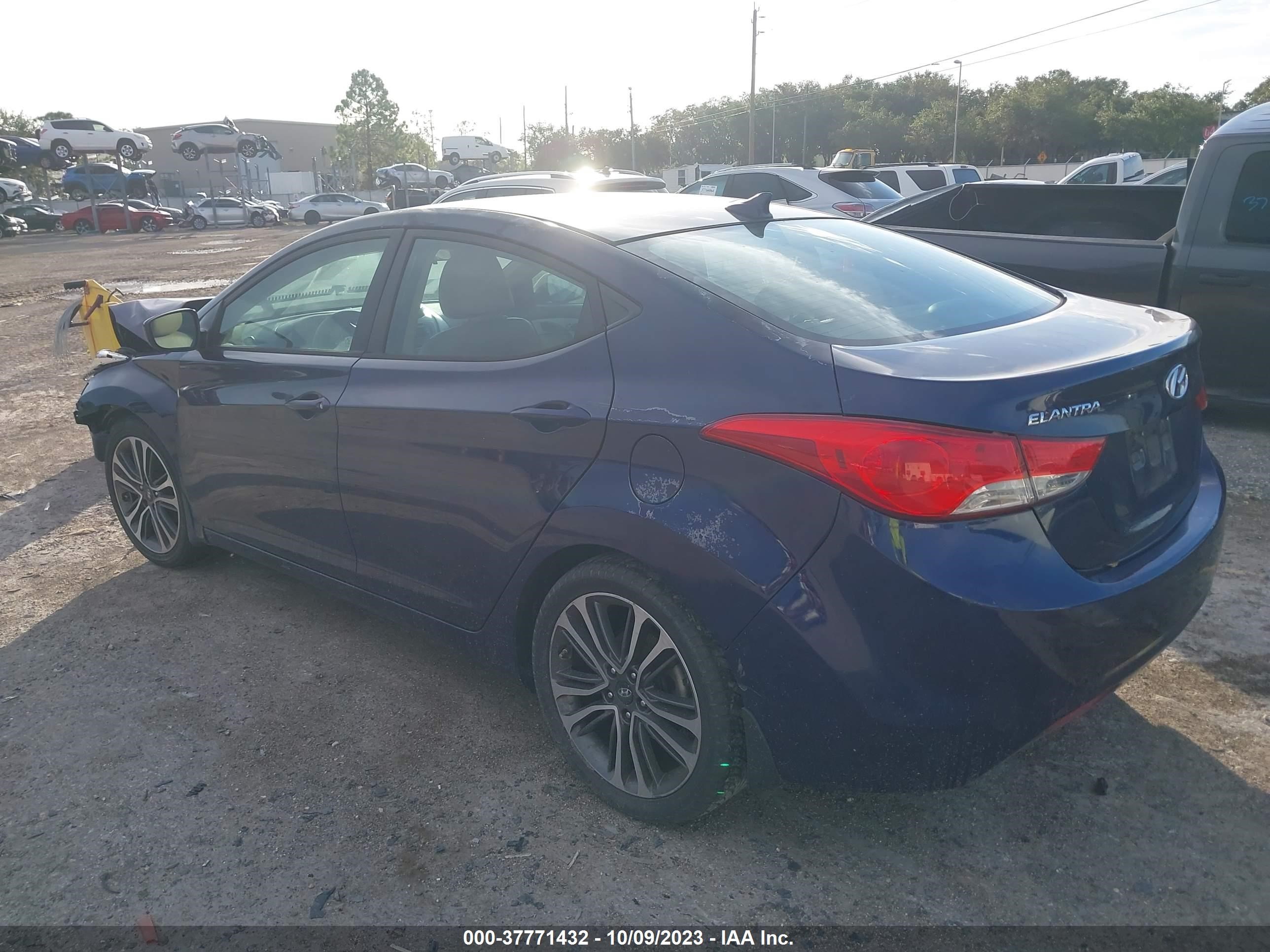 Photo 2 VIN: 5NPDH4AE4DH332785 - HYUNDAI ELANTRA 