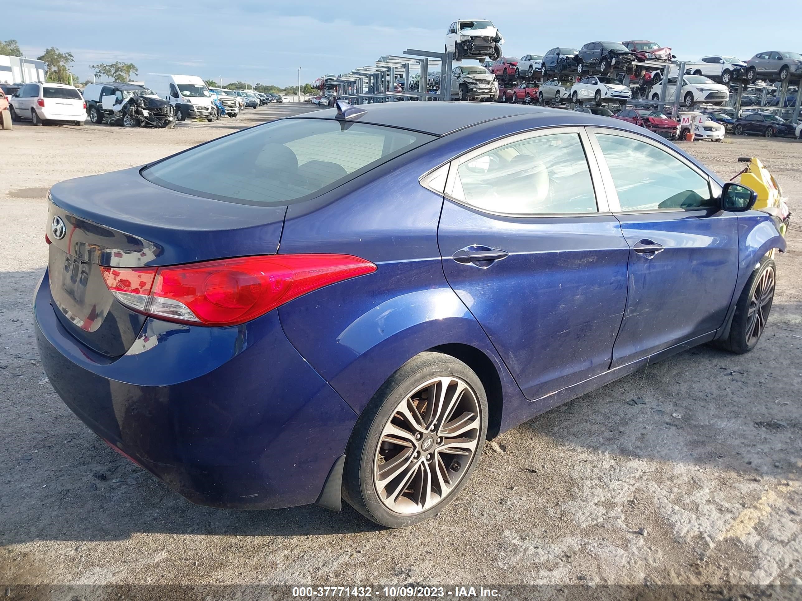 Photo 3 VIN: 5NPDH4AE4DH332785 - HYUNDAI ELANTRA 