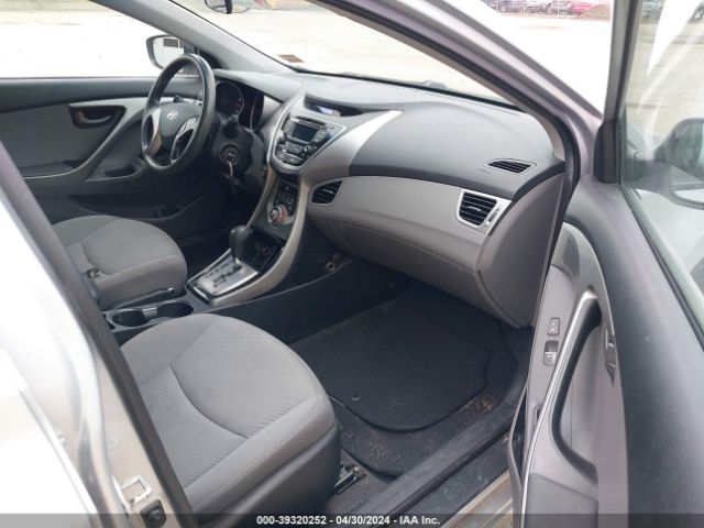 Photo 4 VIN: 5NPDH4AE4DH379640 - HYUNDAI ELANTRA 