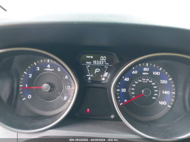 Photo 6 VIN: 5NPDH4AE4DH379640 - HYUNDAI ELANTRA 