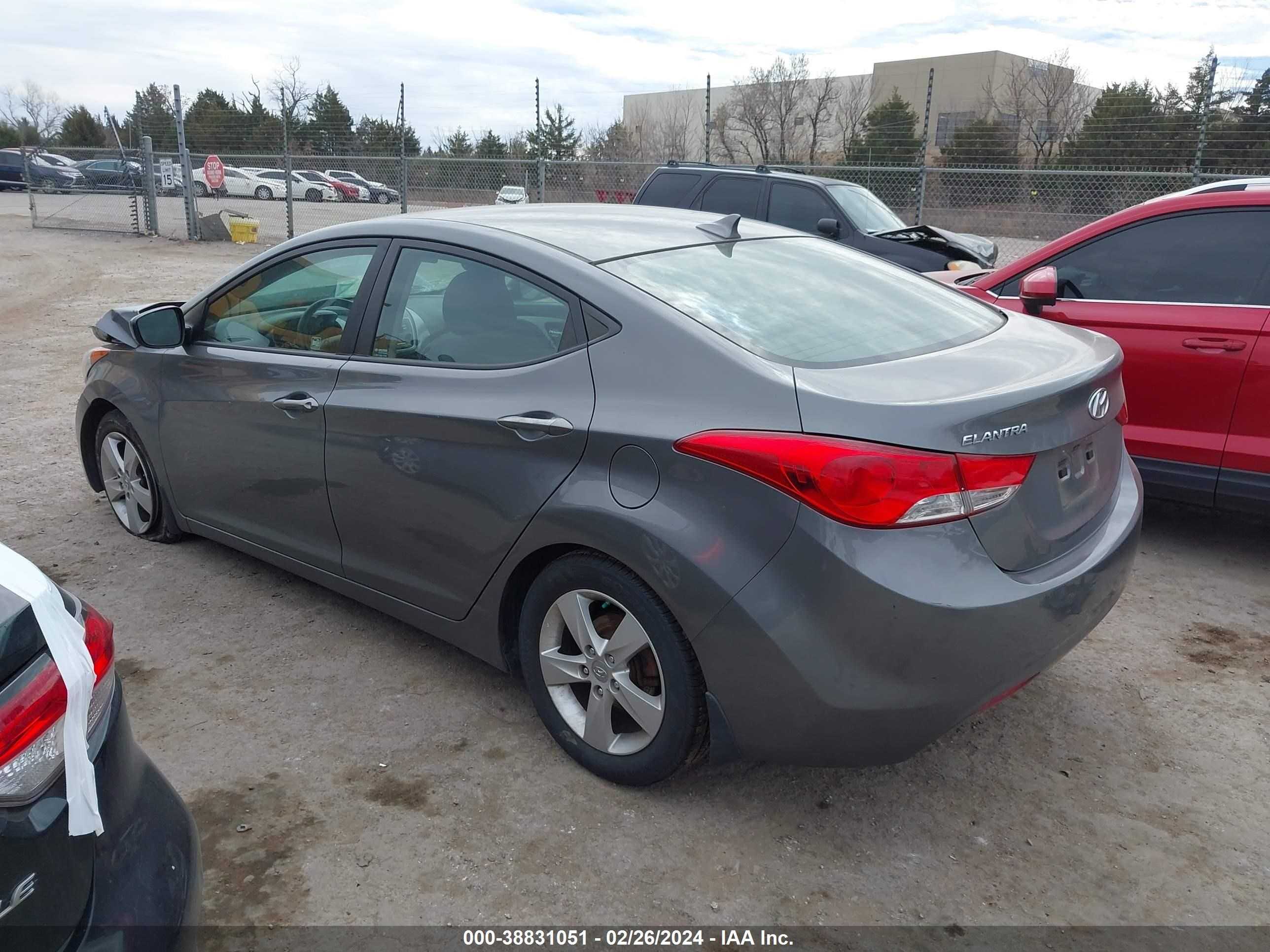 Photo 2 VIN: 5NPDH4AE4DH406299 - HYUNDAI ELANTRA 