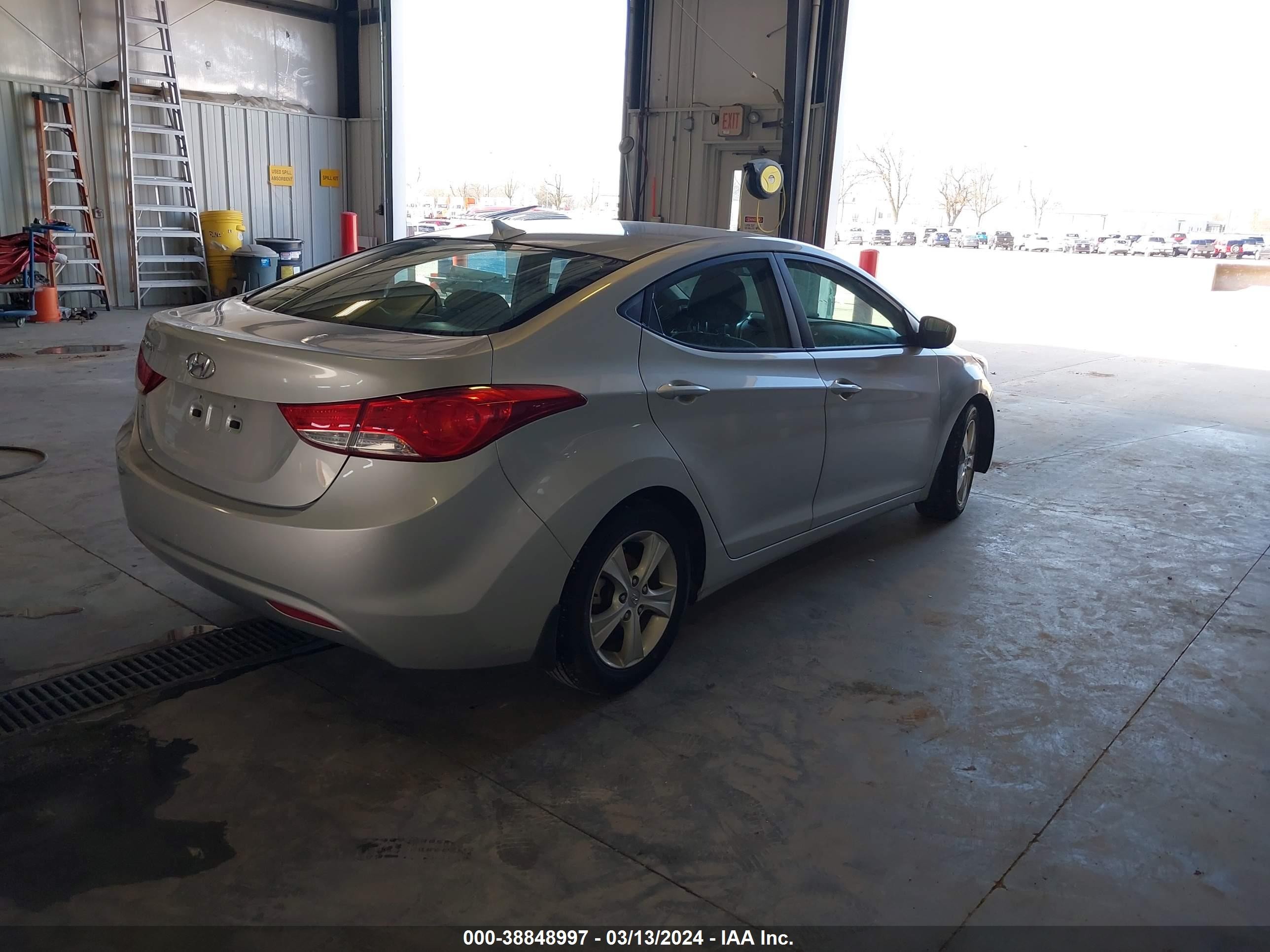 Photo 3 VIN: 5NPDH4AE4DH411700 - HYUNDAI ELANTRA 