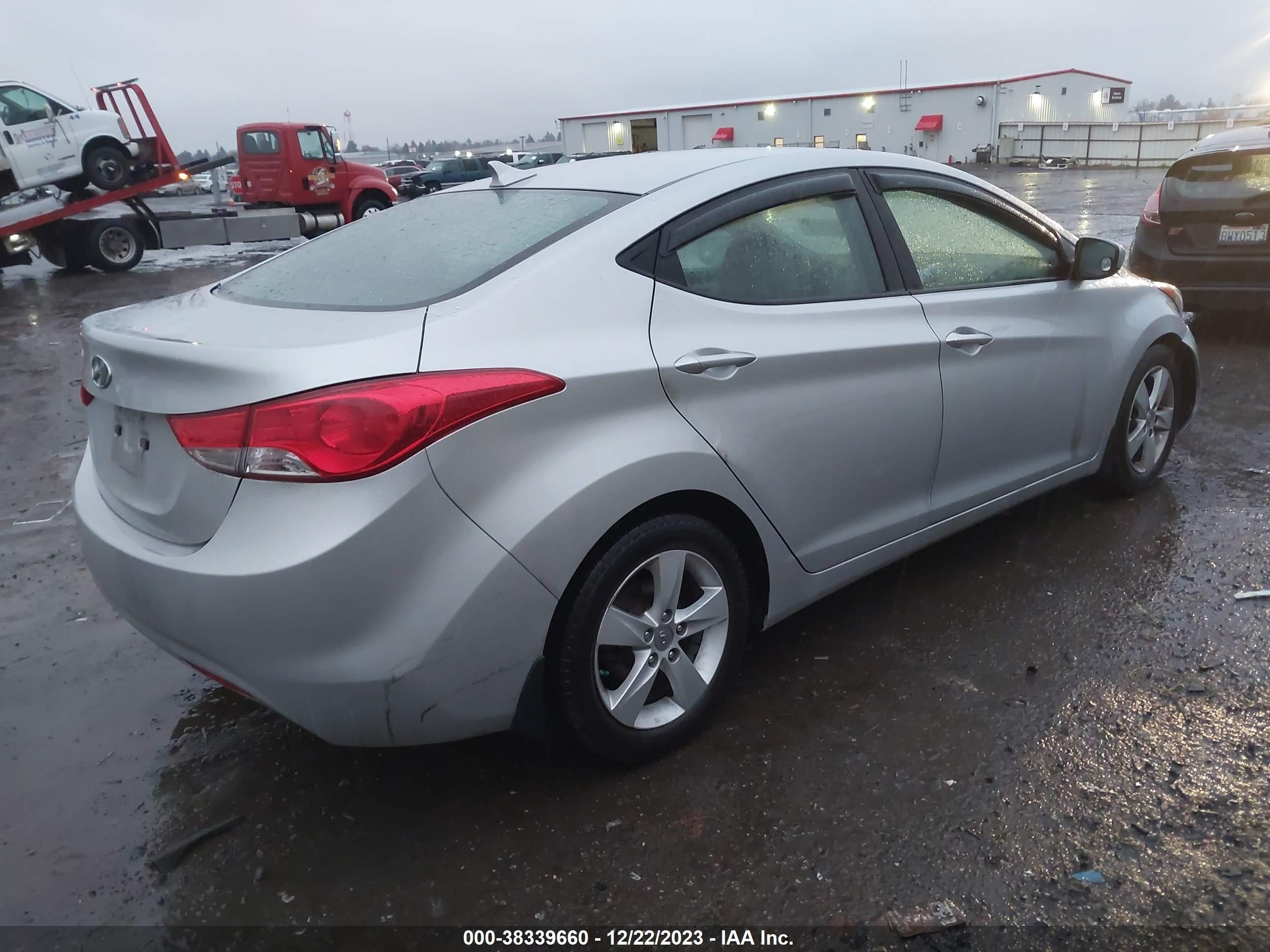 Photo 3 VIN: 5NPDH4AE4DH415018 - HYUNDAI ELANTRA 