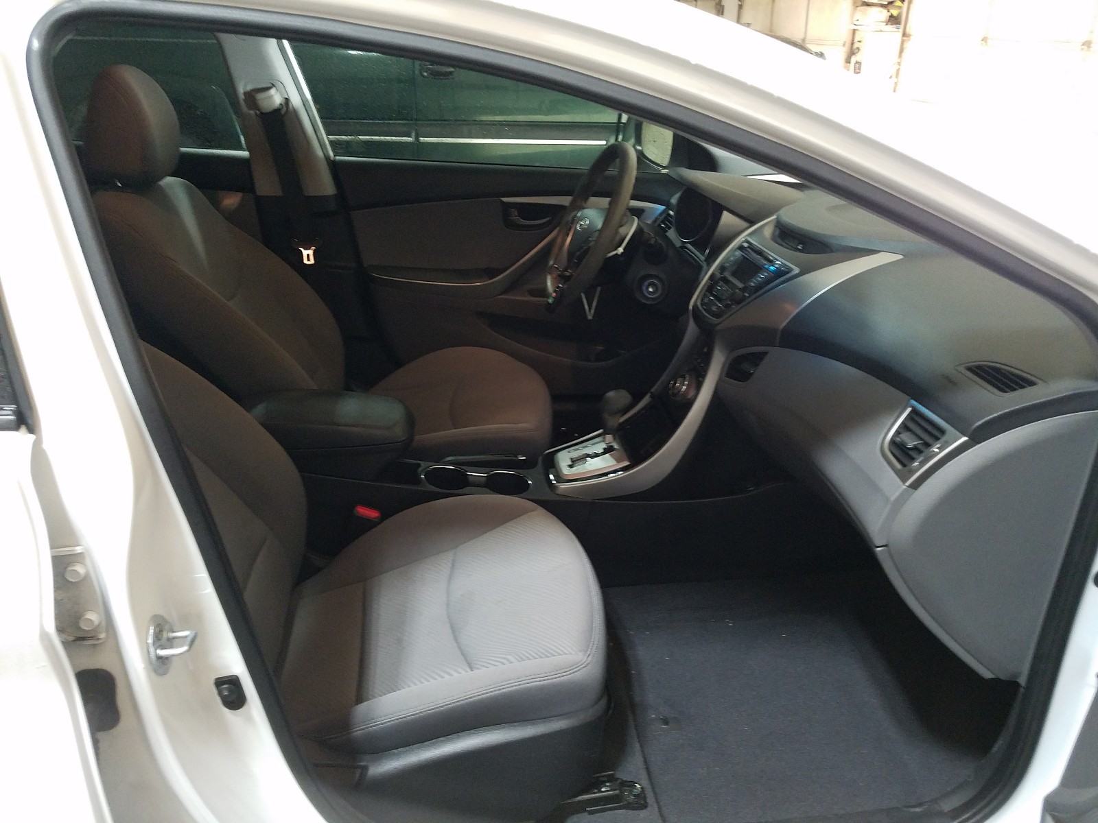 Photo 4 VIN: 5NPDH4AE4DH447869 - HYUNDAI ELANTRA GL 