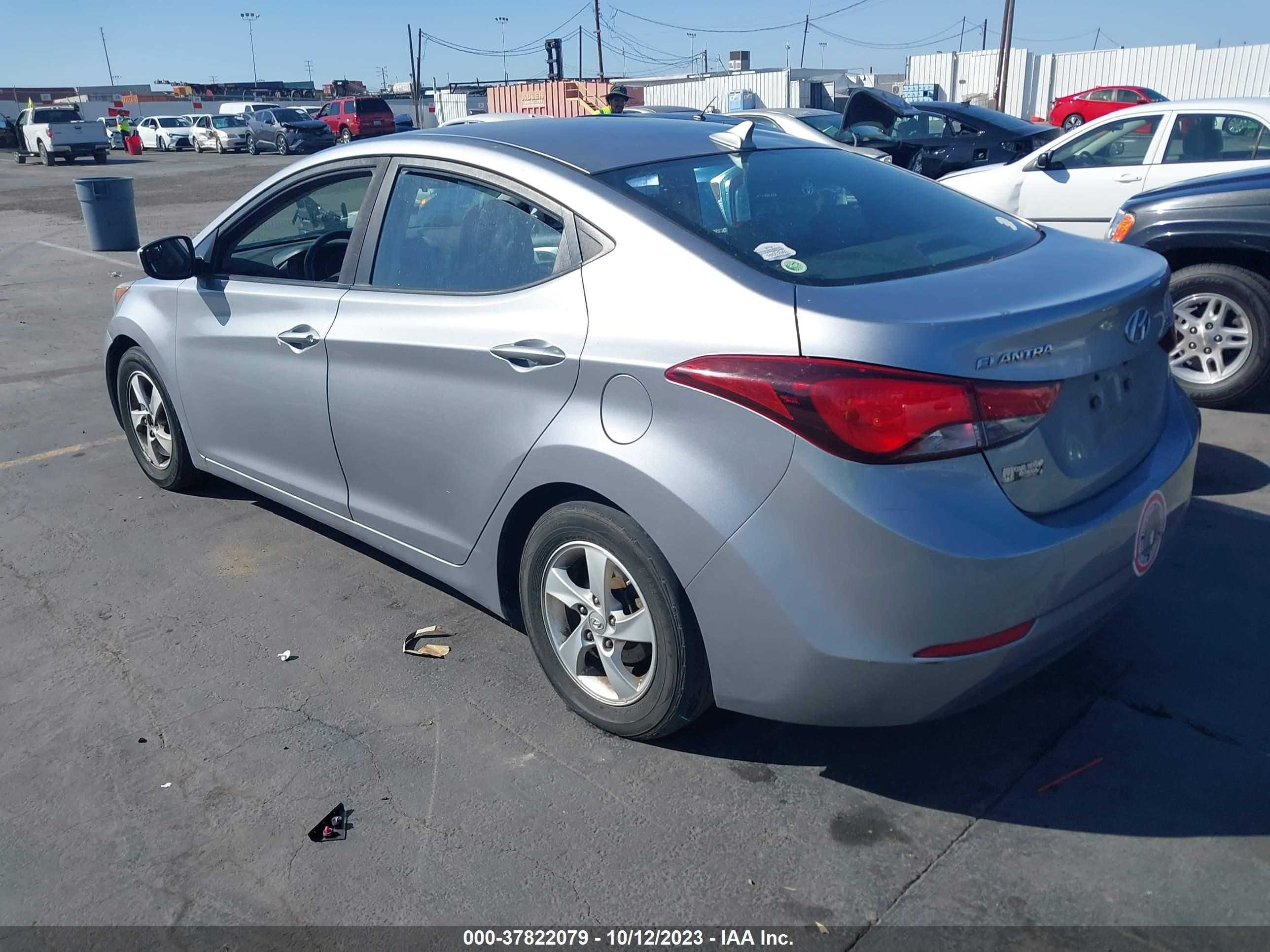 Photo 2 VIN: 5NPDH4AE4FH558781 - HYUNDAI ELANTRA 