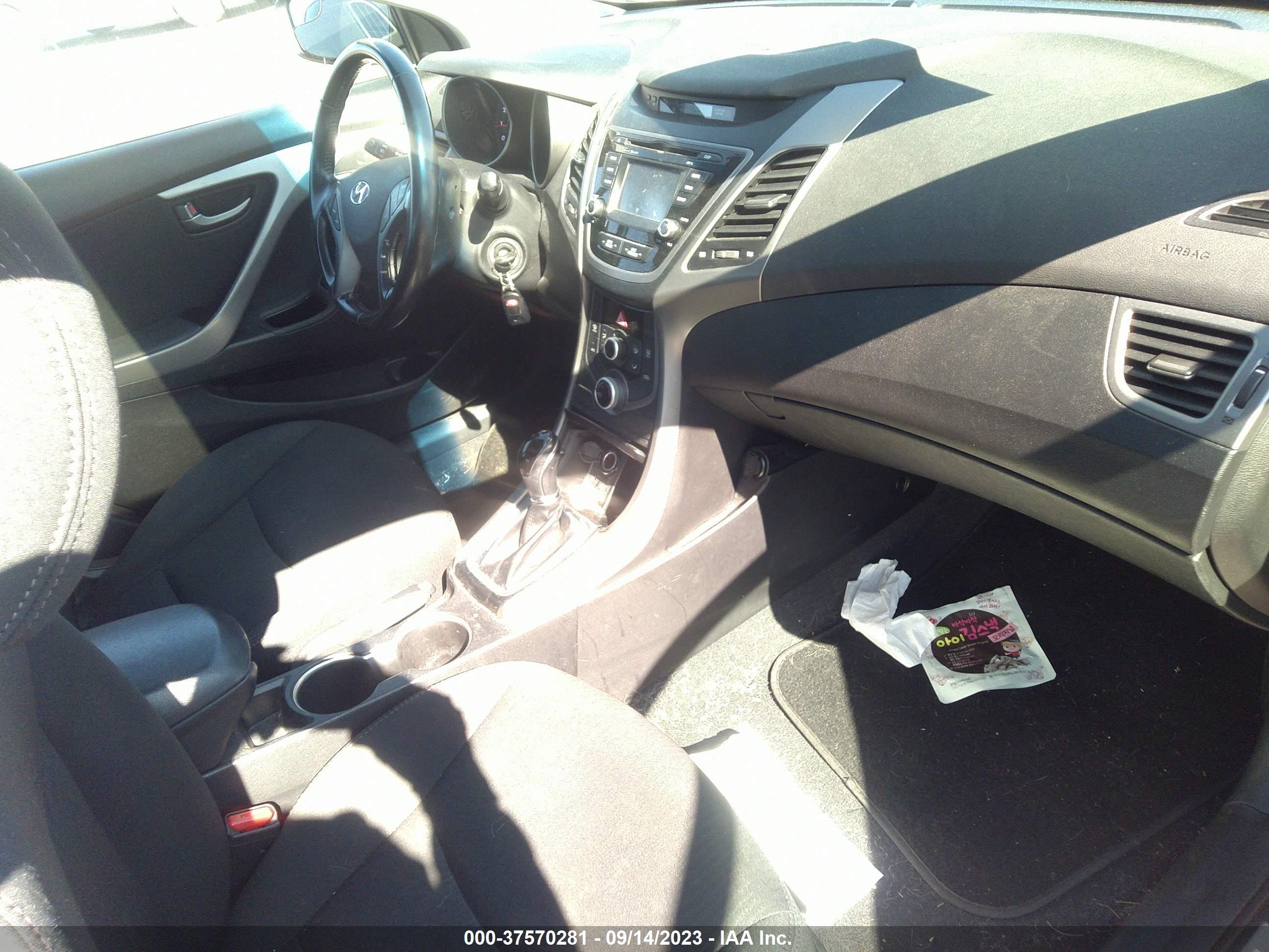 Photo 4 VIN: 5NPDH4AE4FH571403 - HYUNDAI ELANTRA 