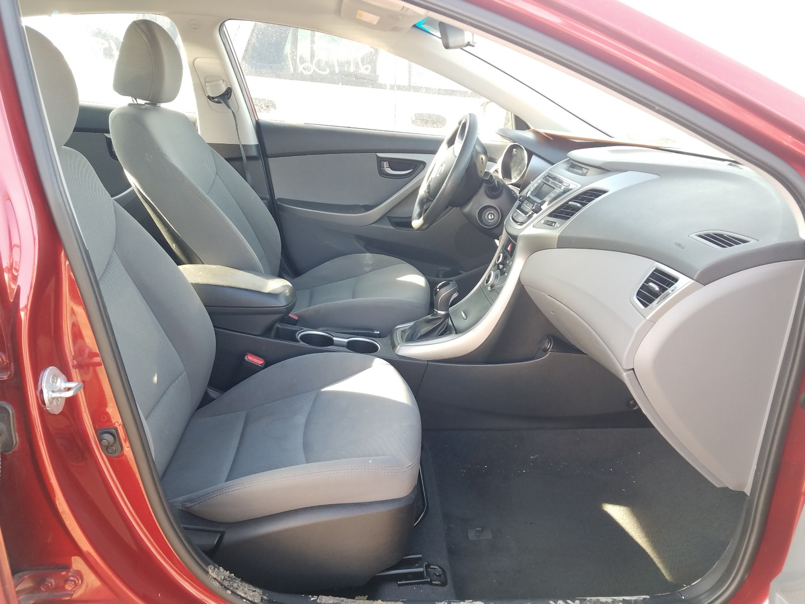 Photo 4 VIN: 5NPDH4AE4FH574916 - HYUNDAI ELANTRA SE 