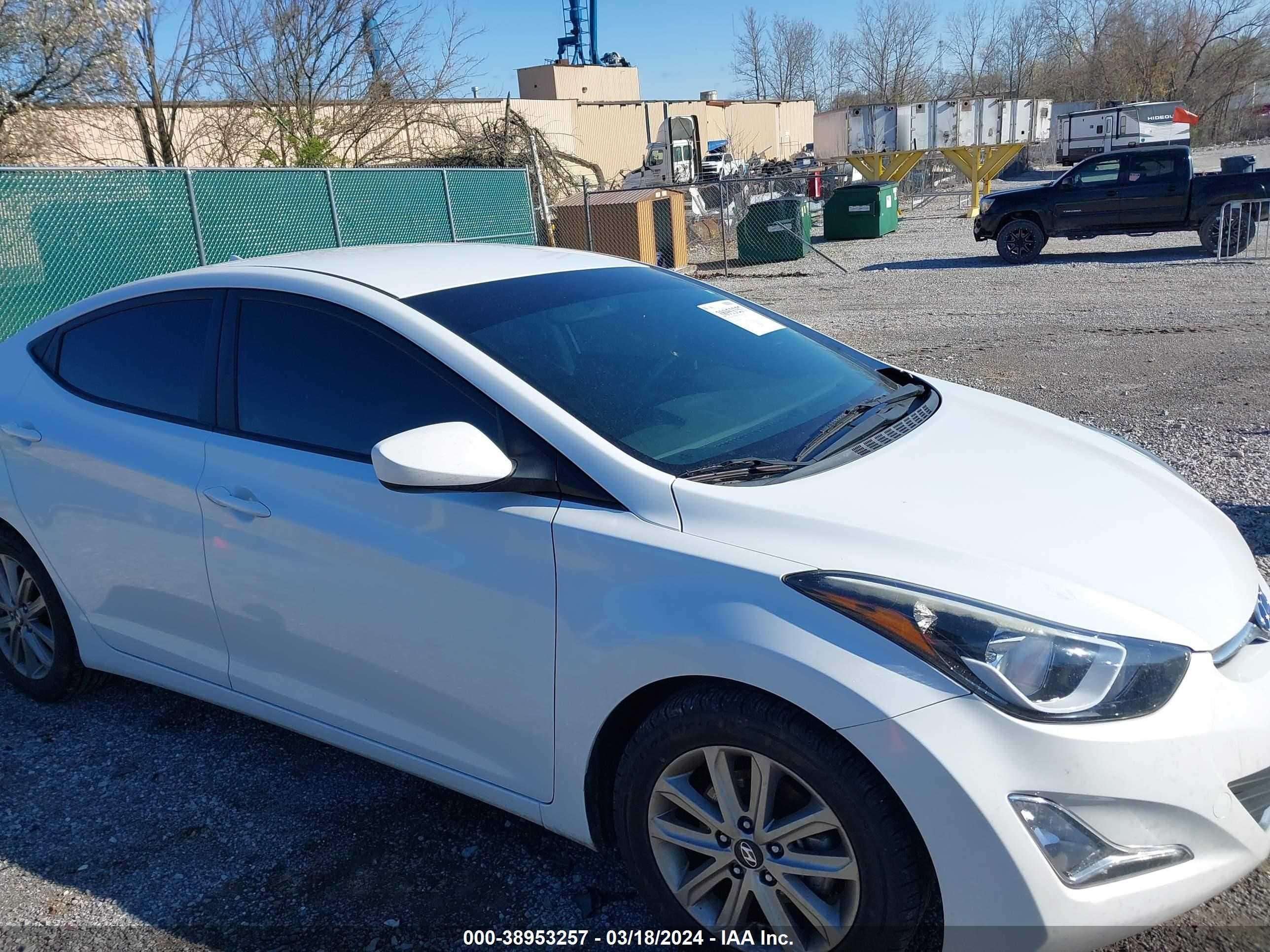 Photo 11 VIN: 5NPDH4AE4FH585057 - HYUNDAI ELANTRA 