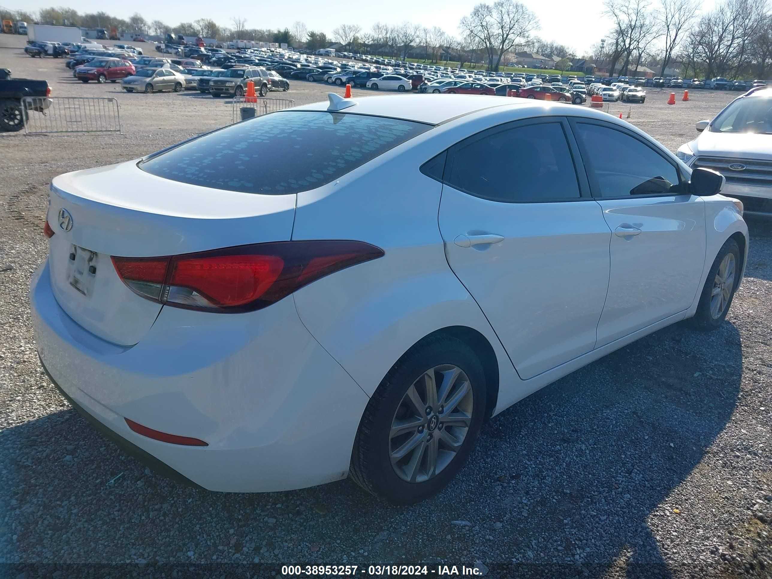 Photo 3 VIN: 5NPDH4AE4FH585057 - HYUNDAI ELANTRA 