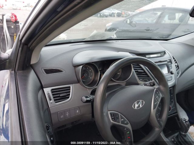 Photo 6 VIN: 5NPDH4AE4FH599654 - HYUNDAI ELANTRA 