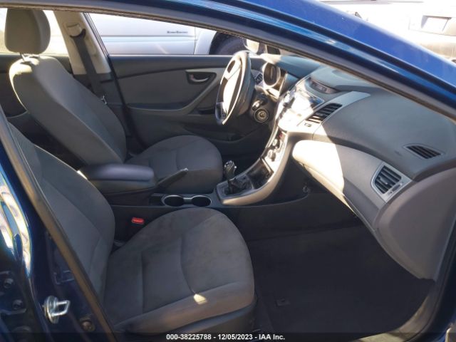 Photo 4 VIN: 5NPDH4AE4FH599654 - HYUNDAI ELANTRA 