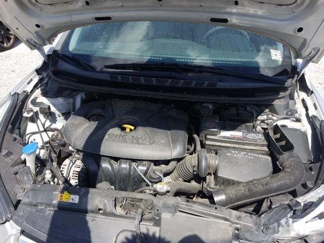 Photo 6 VIN: 5NPDH4AE4FH599878 - HYUNDAI ELANTRA SE 