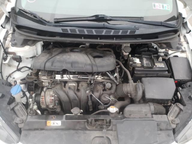 Photo 6 VIN: 5NPDH4AE4FH640624 - HYUNDAI ELANTRA SE 