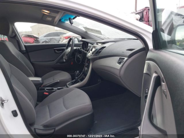 Photo 4 VIN: 5NPDH4AE4FH643782 - HYUNDAI ELANTRA 