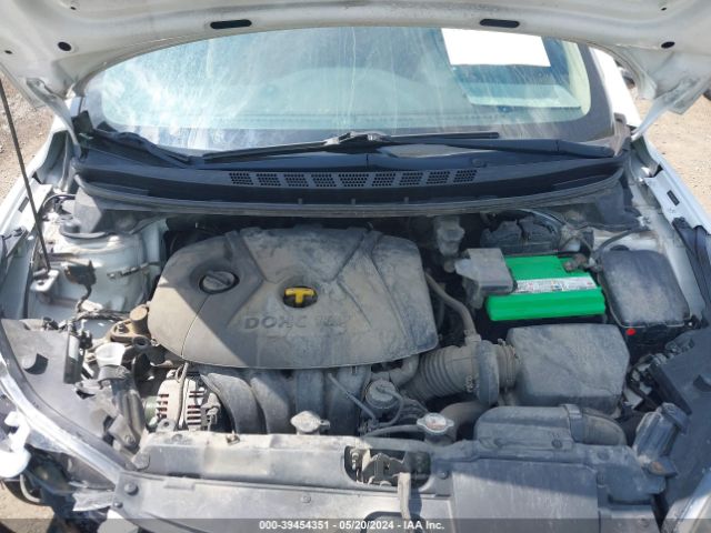 Photo 9 VIN: 5NPDH4AE4GH663810 - HYUNDAI ELANTRA 