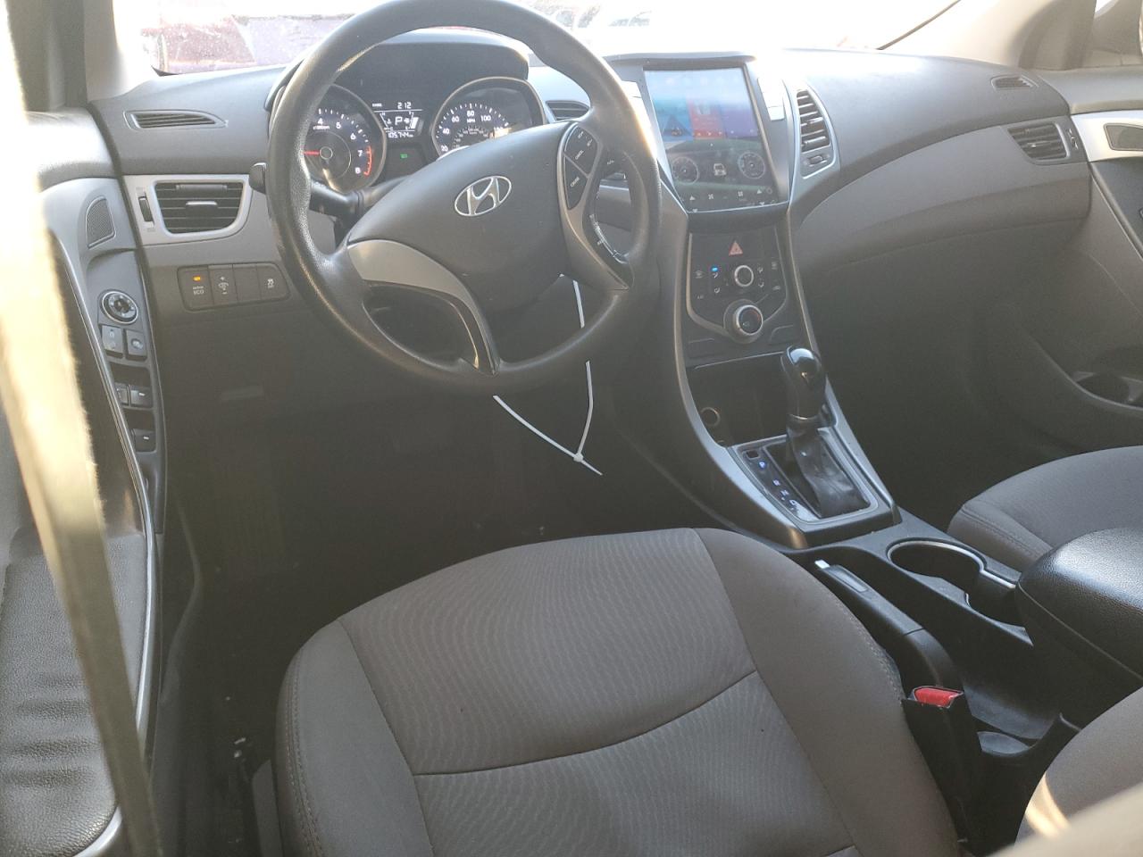 Photo 7 VIN: 5NPDH4AE4GH678839 - HYUNDAI ELANTRA 