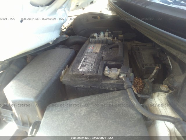 Photo 9 VIN: 5NPDH4AE4GH688223 - HYUNDAI ELANTRA 