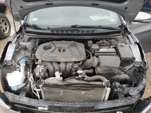 Photo 6 VIN: 5NPDH4AE4GH688660 - HYUNDAI ELANTRA SE 