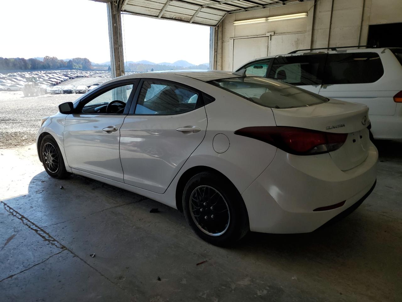 Photo 1 VIN: 5NPDH4AE4GH694832 - HYUNDAI ELANTRA 