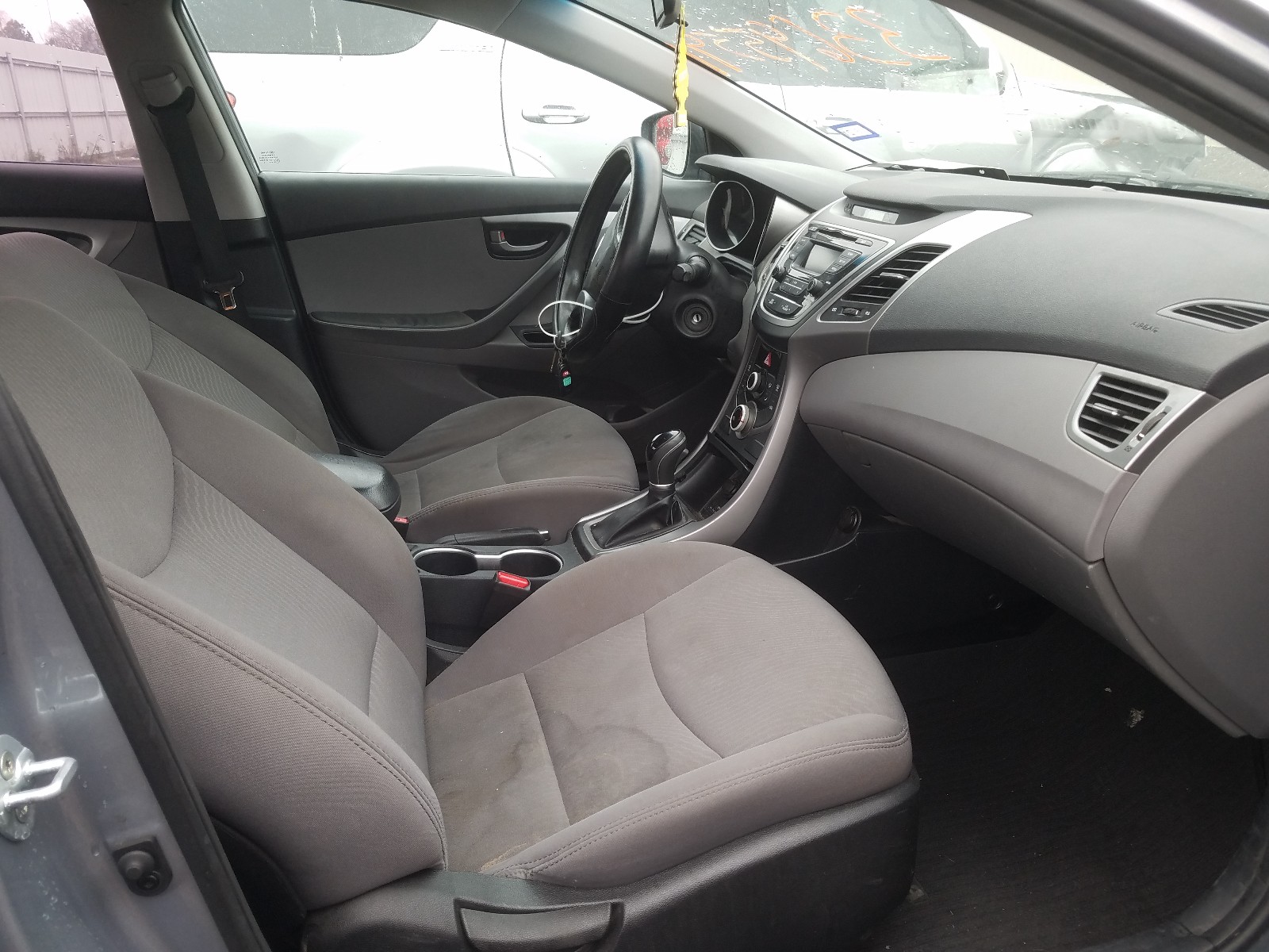 Photo 4 VIN: 5NPDH4AE4GH696869 - HYUNDAI ELANTRA SE 