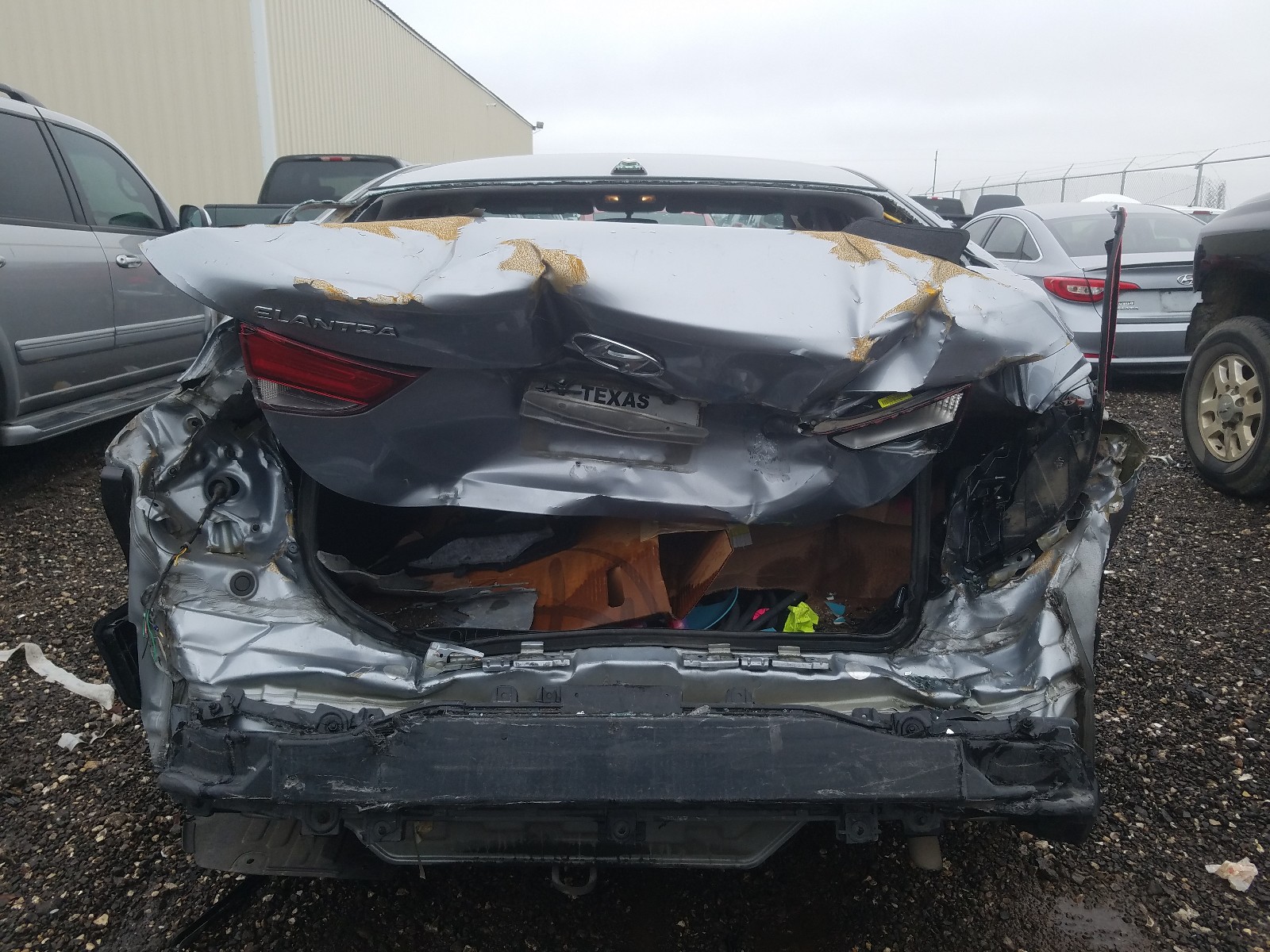 Photo 8 VIN: 5NPDH4AE4GH696869 - HYUNDAI ELANTRA SE 