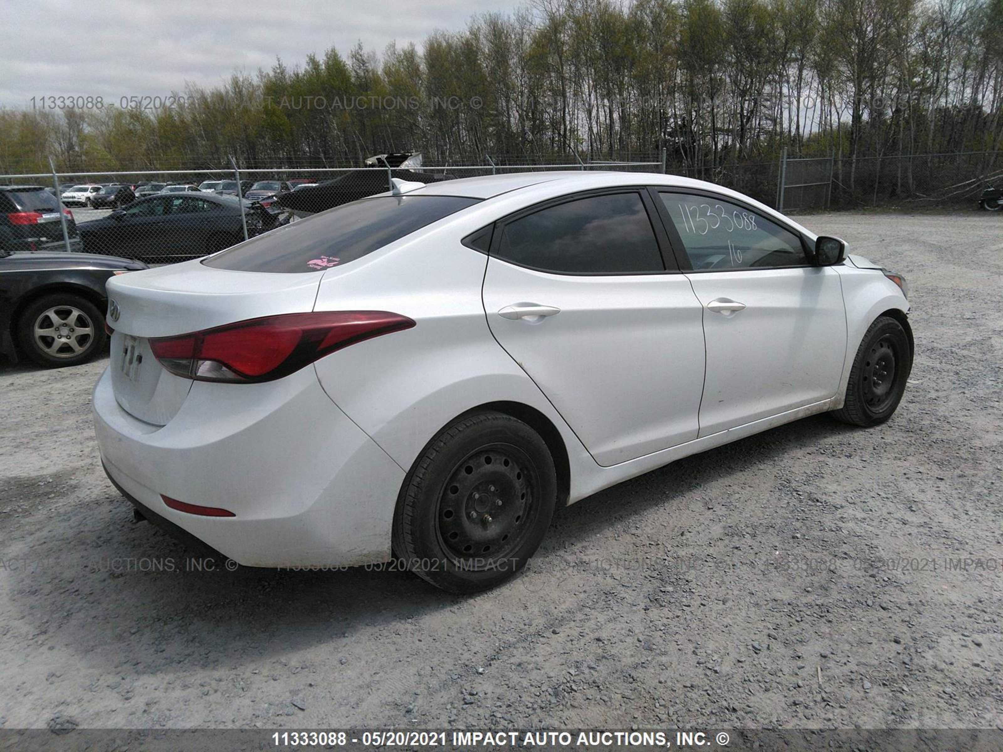 Photo 3 VIN: 5NPDH4AE4GH704713 - HYUNDAI ELANTRA 