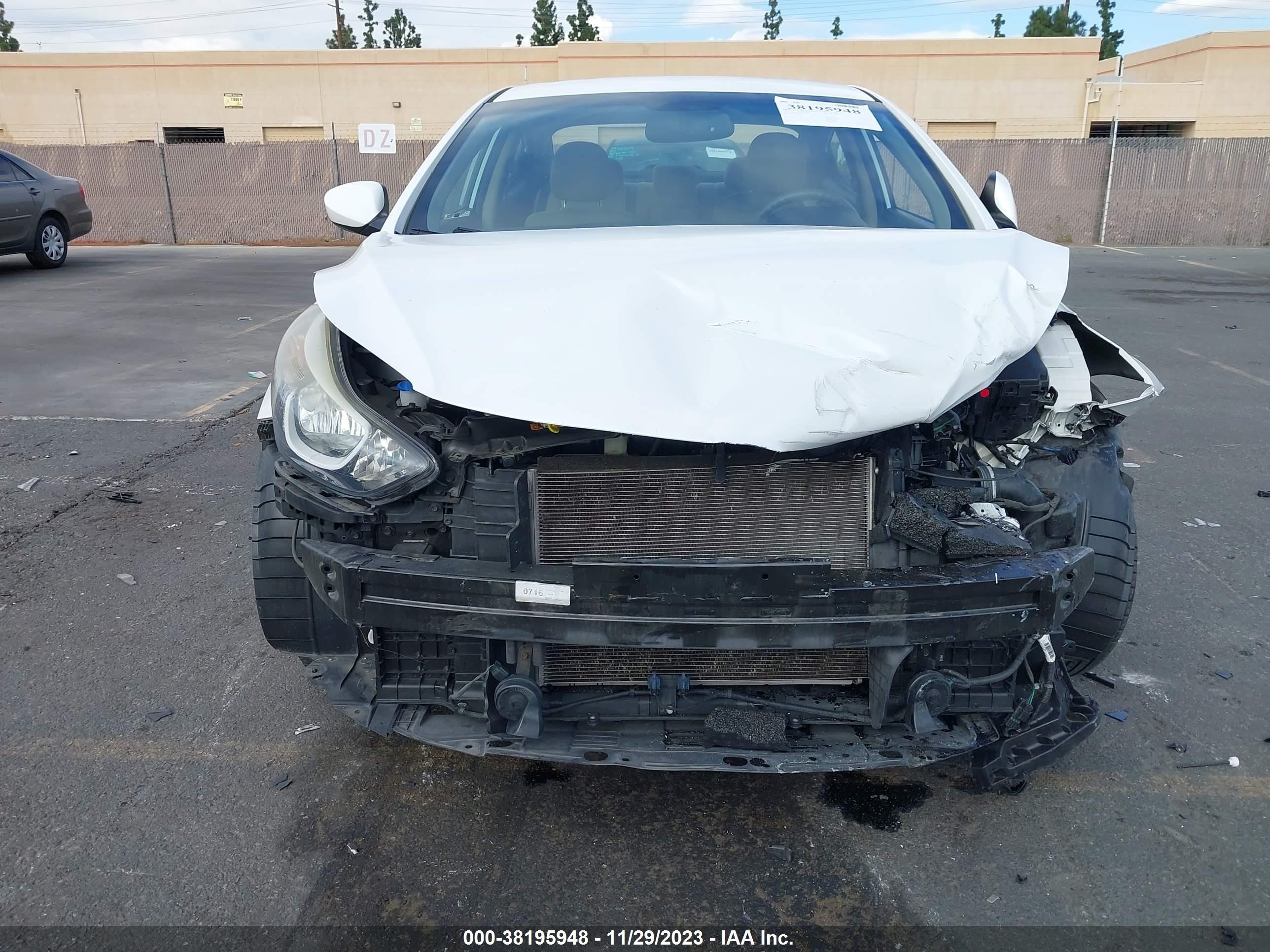 Photo 11 VIN: 5NPDH4AE4GH711631 - HYUNDAI ELANTRA 