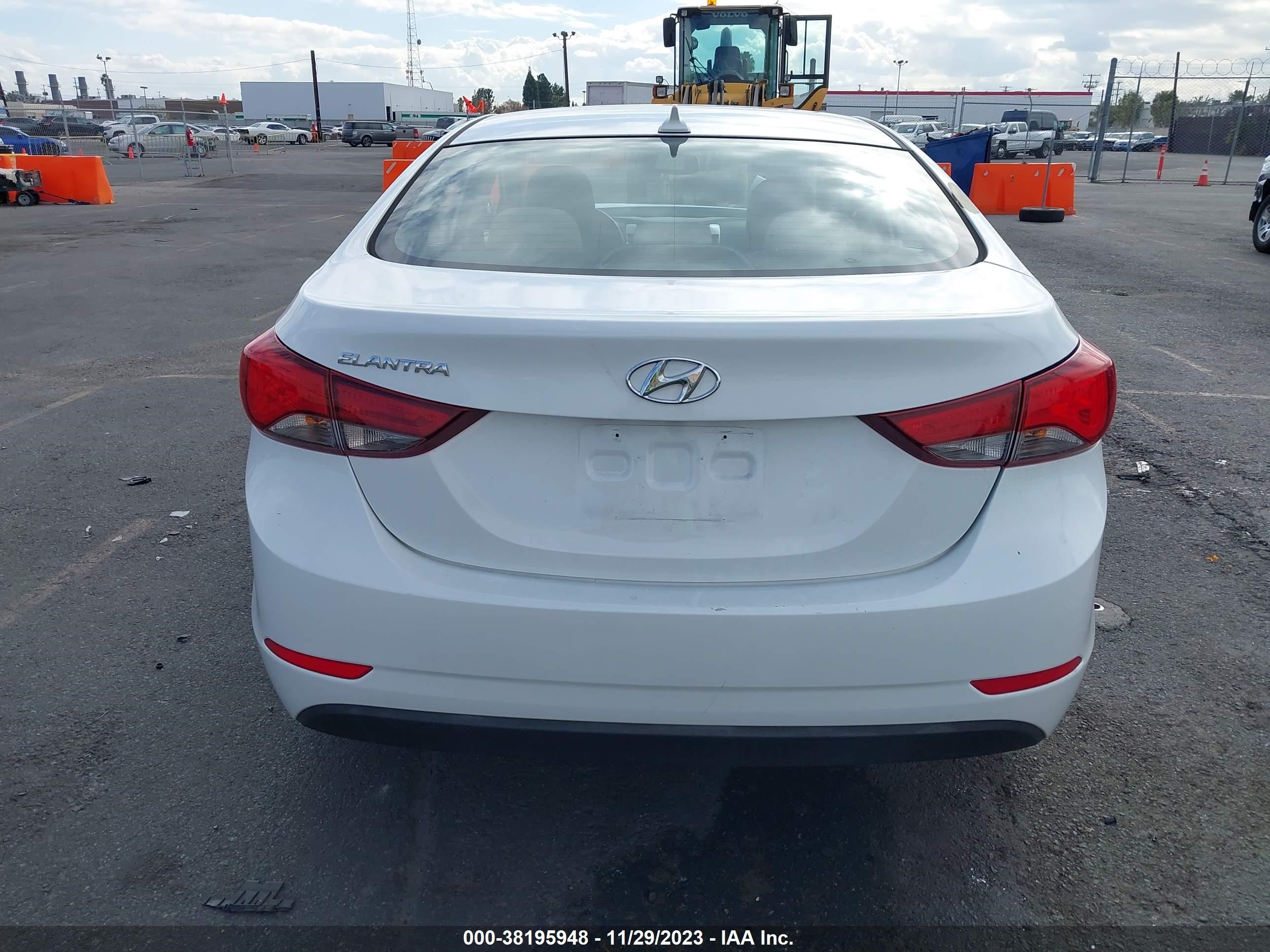 Photo 15 VIN: 5NPDH4AE4GH711631 - HYUNDAI ELANTRA 