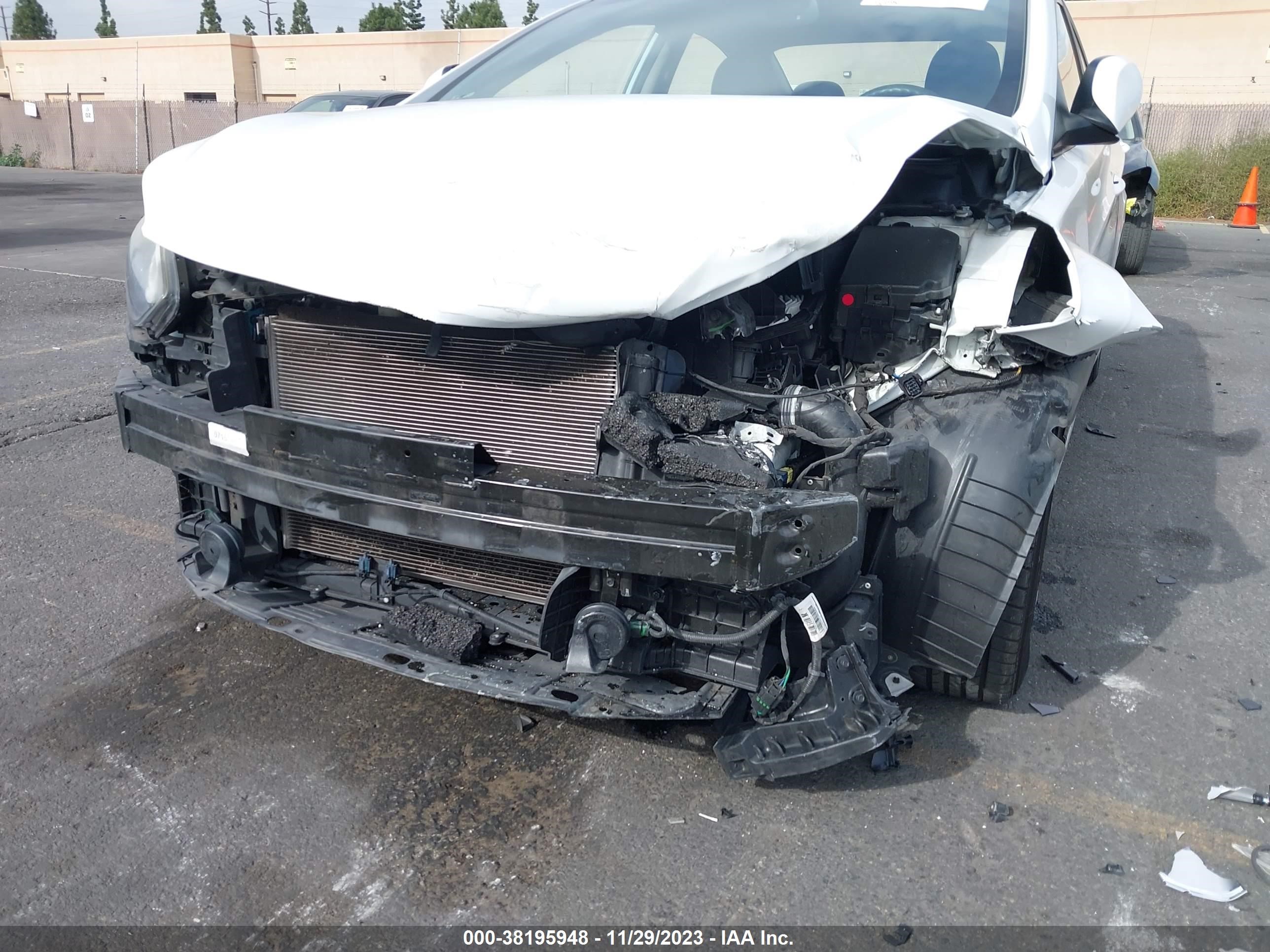 Photo 5 VIN: 5NPDH4AE4GH711631 - HYUNDAI ELANTRA 