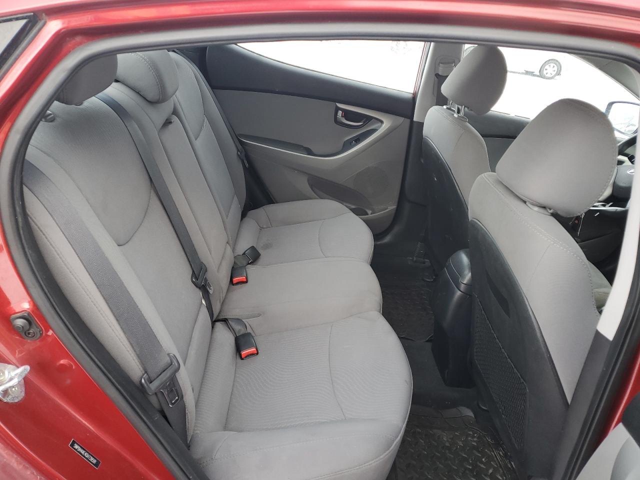 Photo 9 VIN: 5NPDH4AE4GH739591 - HYUNDAI ELANTRA 