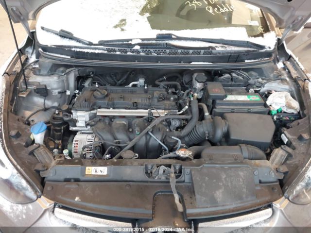 Photo 9 VIN: 5NPDH4AE4GH743740 - HYUNDAI ELANTRA 