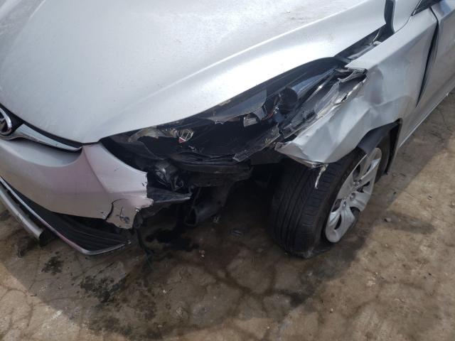 Photo 8 VIN: 5NPDH4AE4GH757993 - HYUNDAI ELANTRA SE 