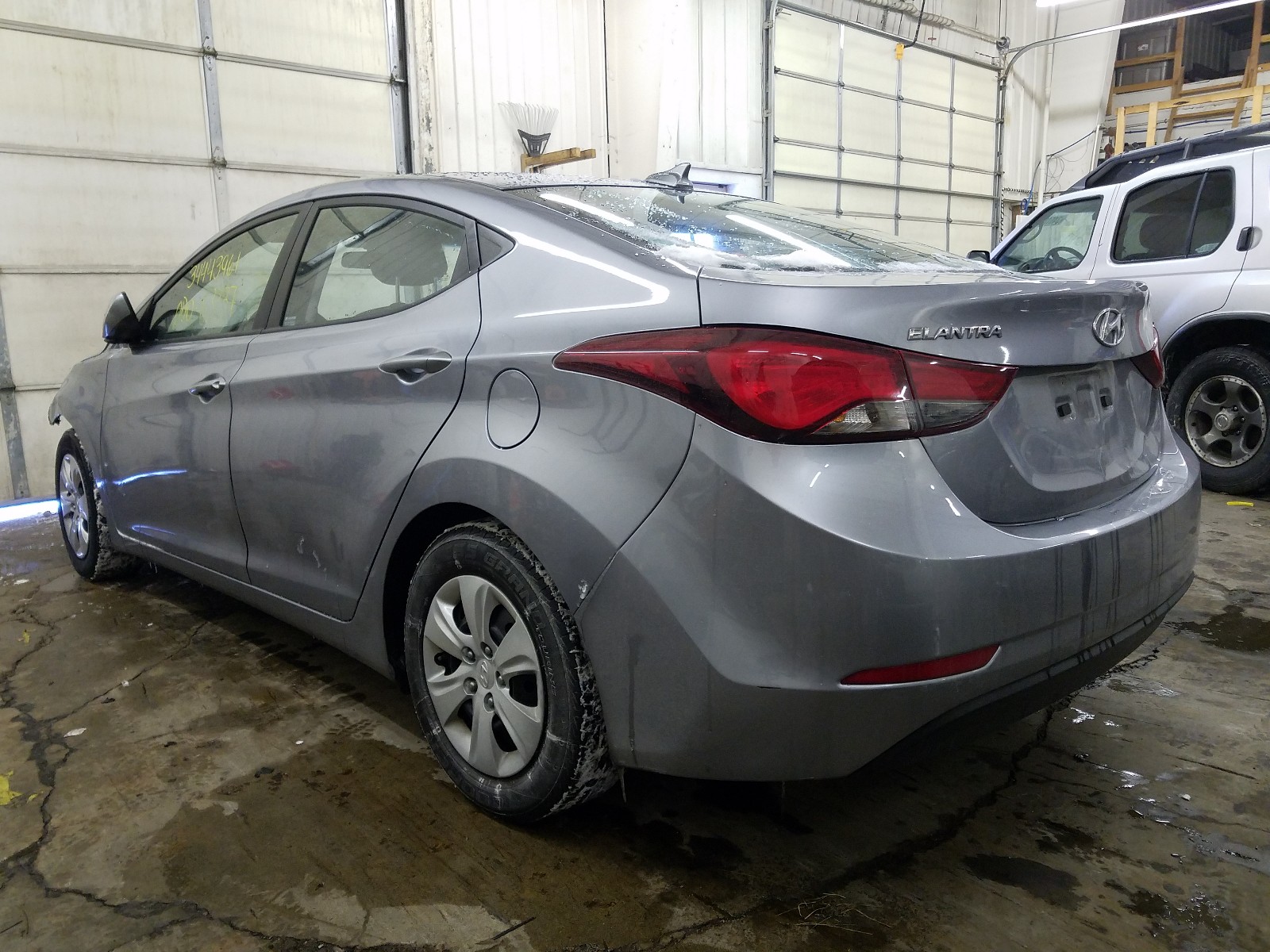 Photo 2 VIN: 5NPDH4AE4GH761476 - HYUNDAI ELANTRA SE 