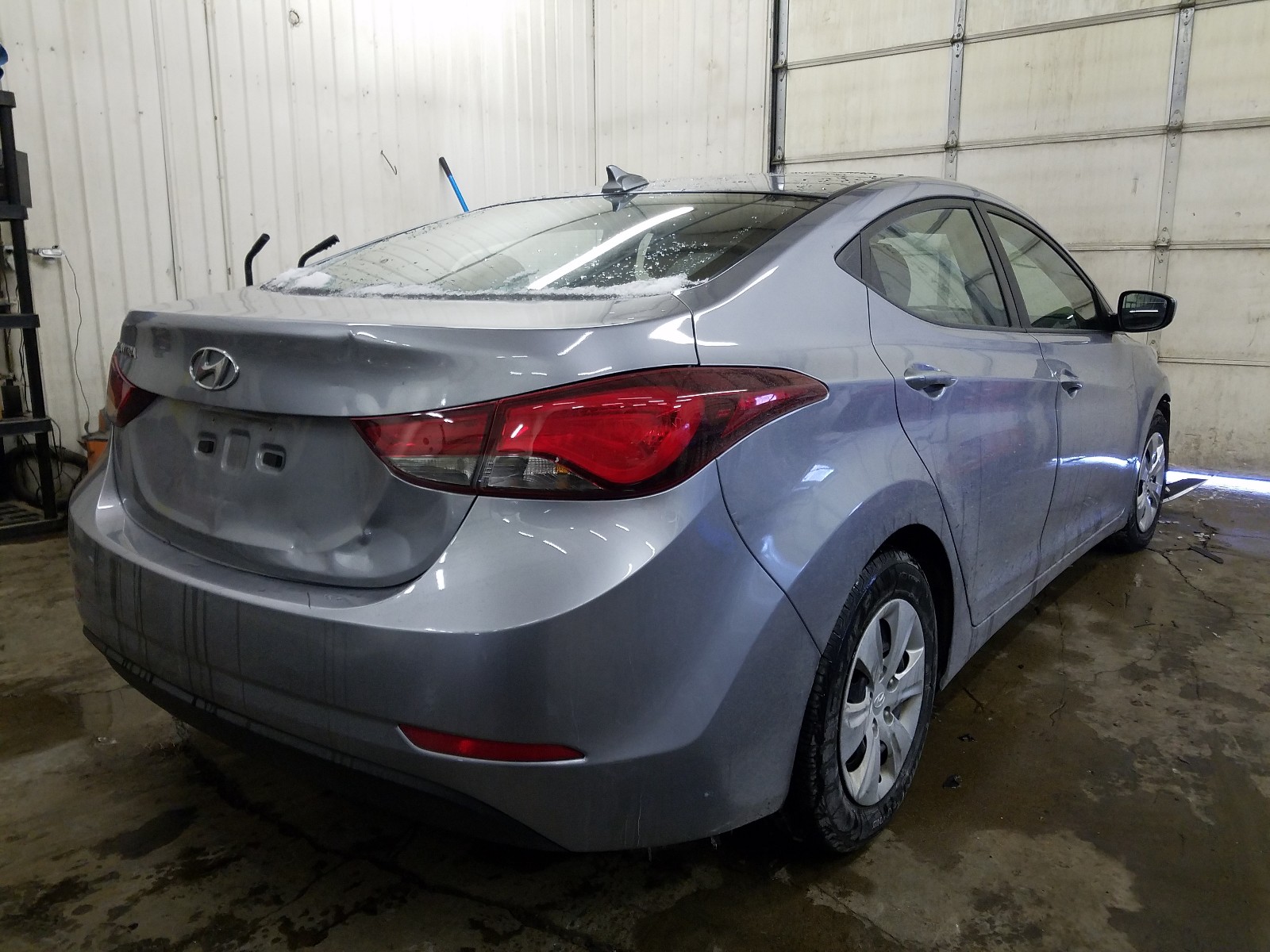 Photo 3 VIN: 5NPDH4AE4GH761476 - HYUNDAI ELANTRA SE 