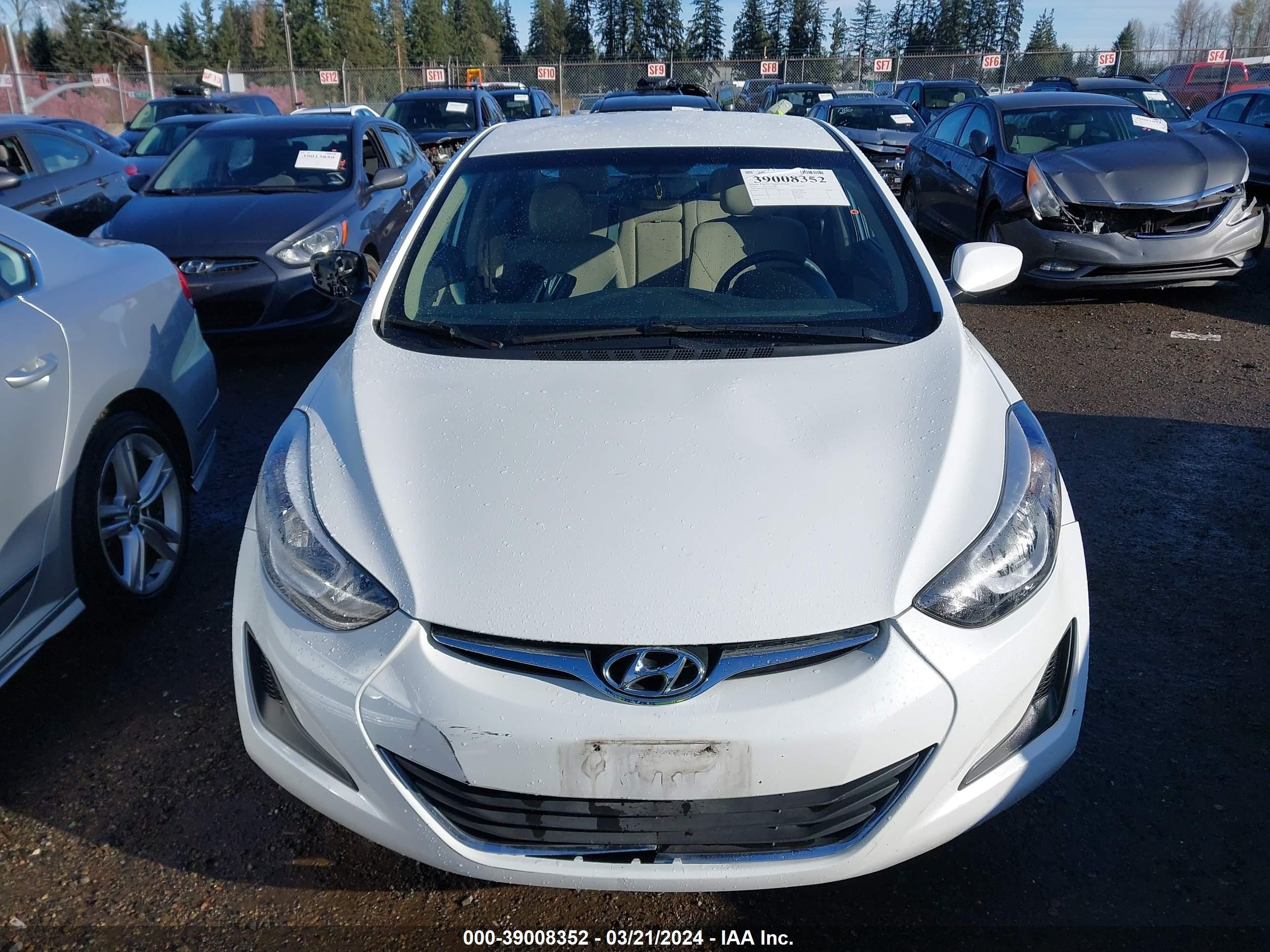 Photo 11 VIN: 5NPDH4AE4GH782019 - HYUNDAI ELANTRA 