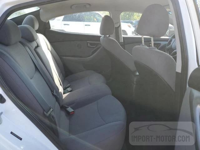 Photo 9 VIN: 5NPDH4AE4GH786488 - HYUNDAI ELANTRA 